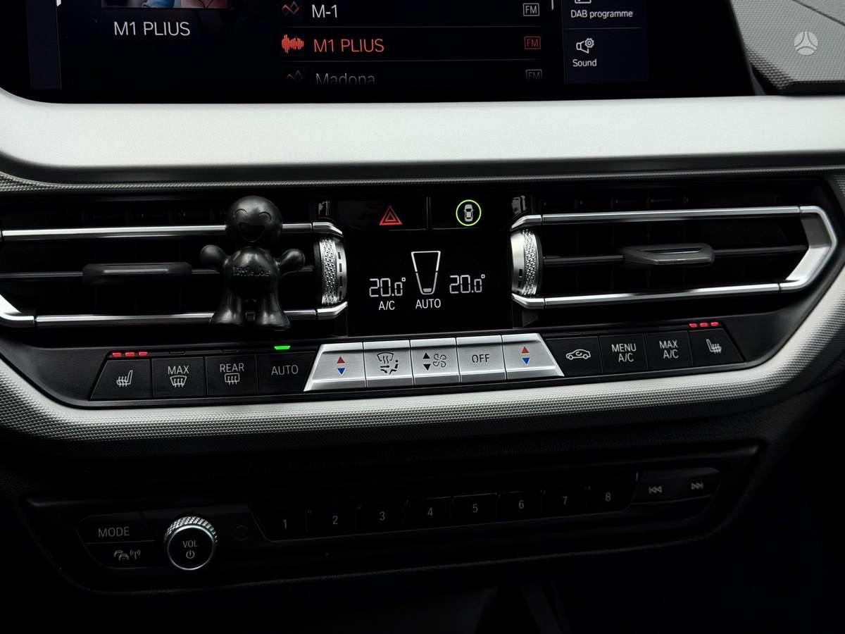 BMW 118, 1.5 l., Хэтчбек