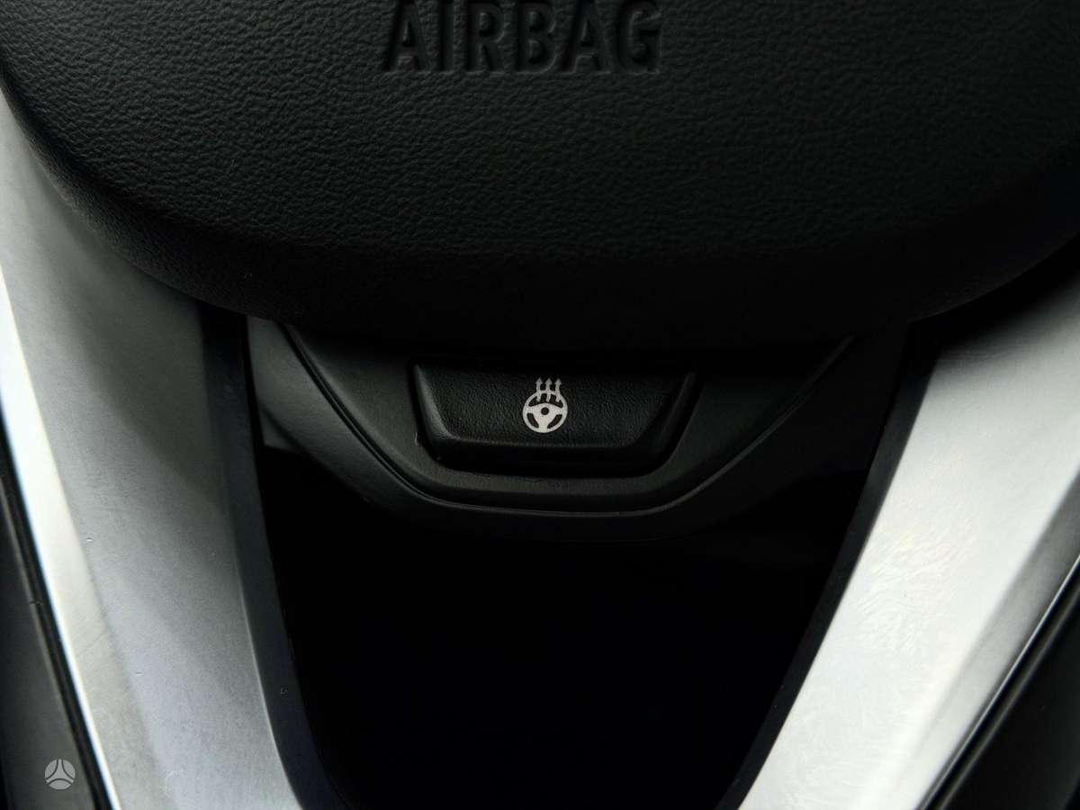 BMW 118, 1.5 l., Хэтчбек