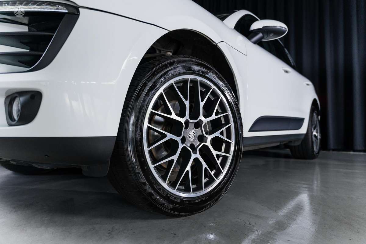 Porsche Macan, 2.0 l., off-road / crossover