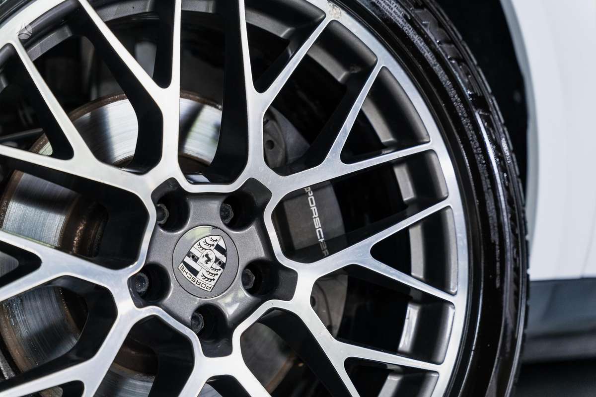 Porsche Macan, 2.0 l., off-road / crossover