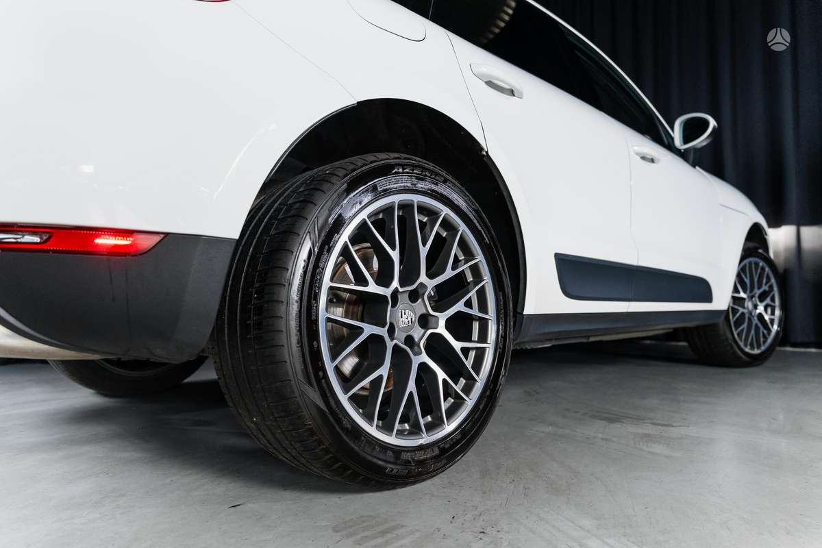 Porsche Macan, 2.0 l., off-road / crossover