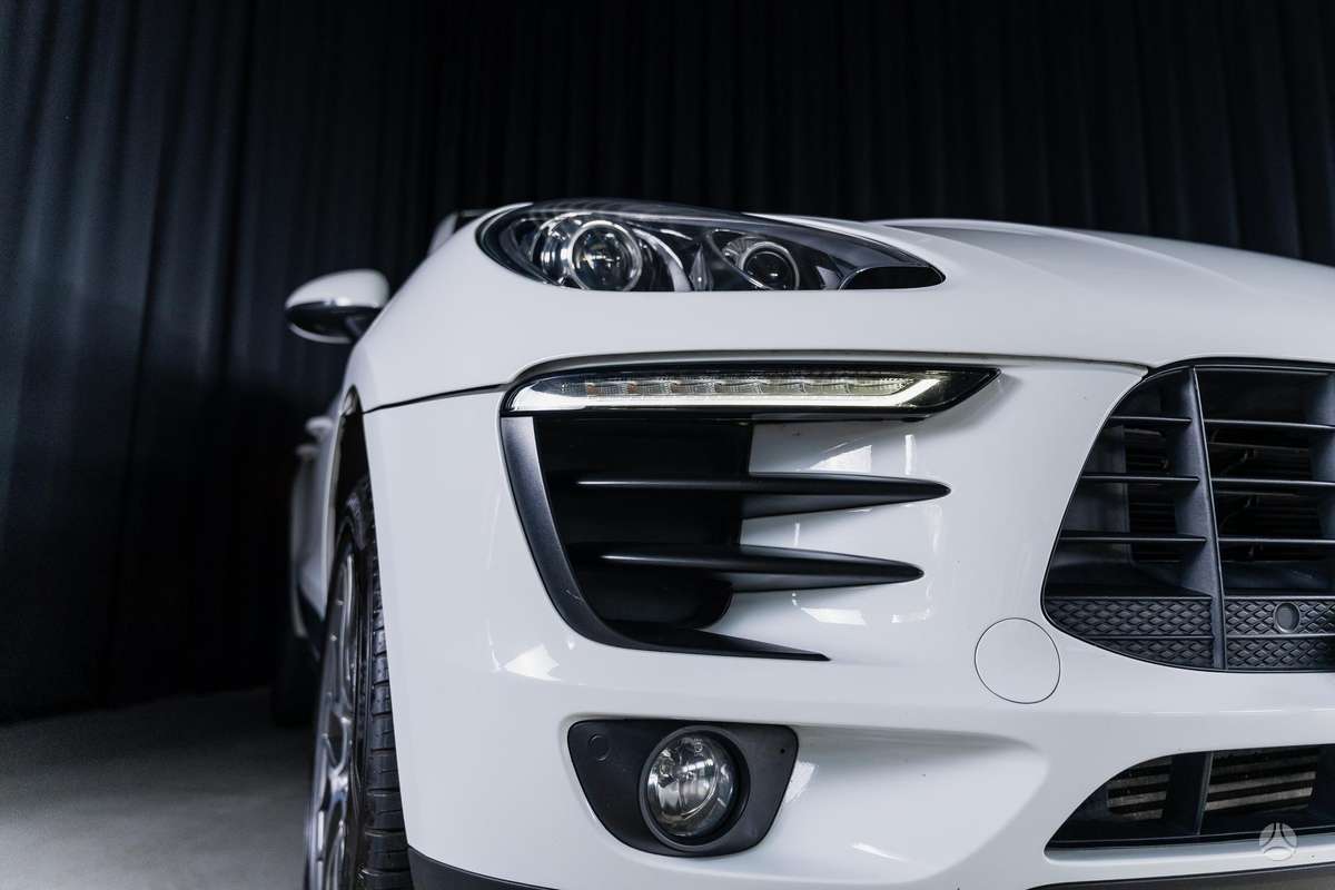Porsche Macan, 2.0 l., off-road / crossover