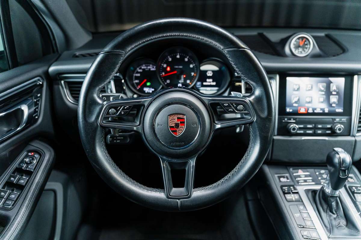 Porsche Macan, 2.0 l., off-road / crossover