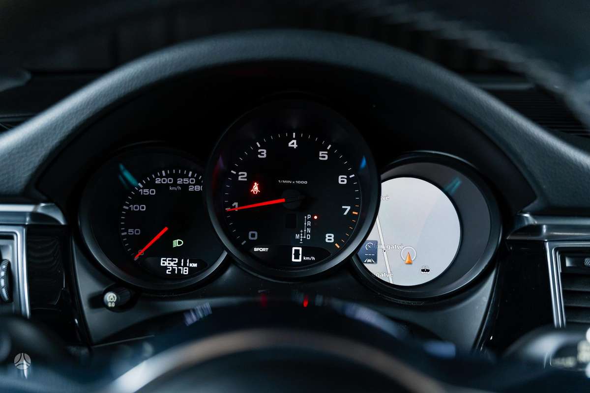 Porsche Macan, 2.0 l., off-road / crossover