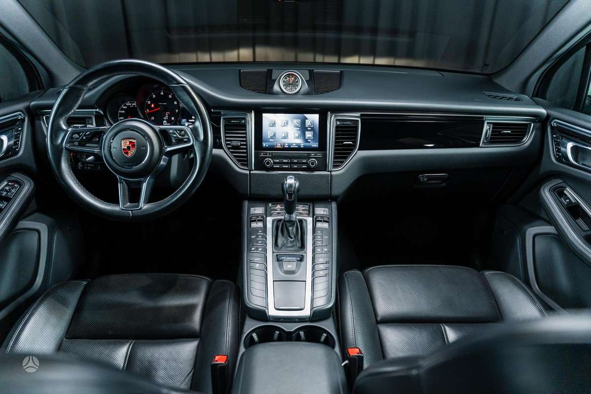 Porsche Macan, 2.0 l., off-road / crossover