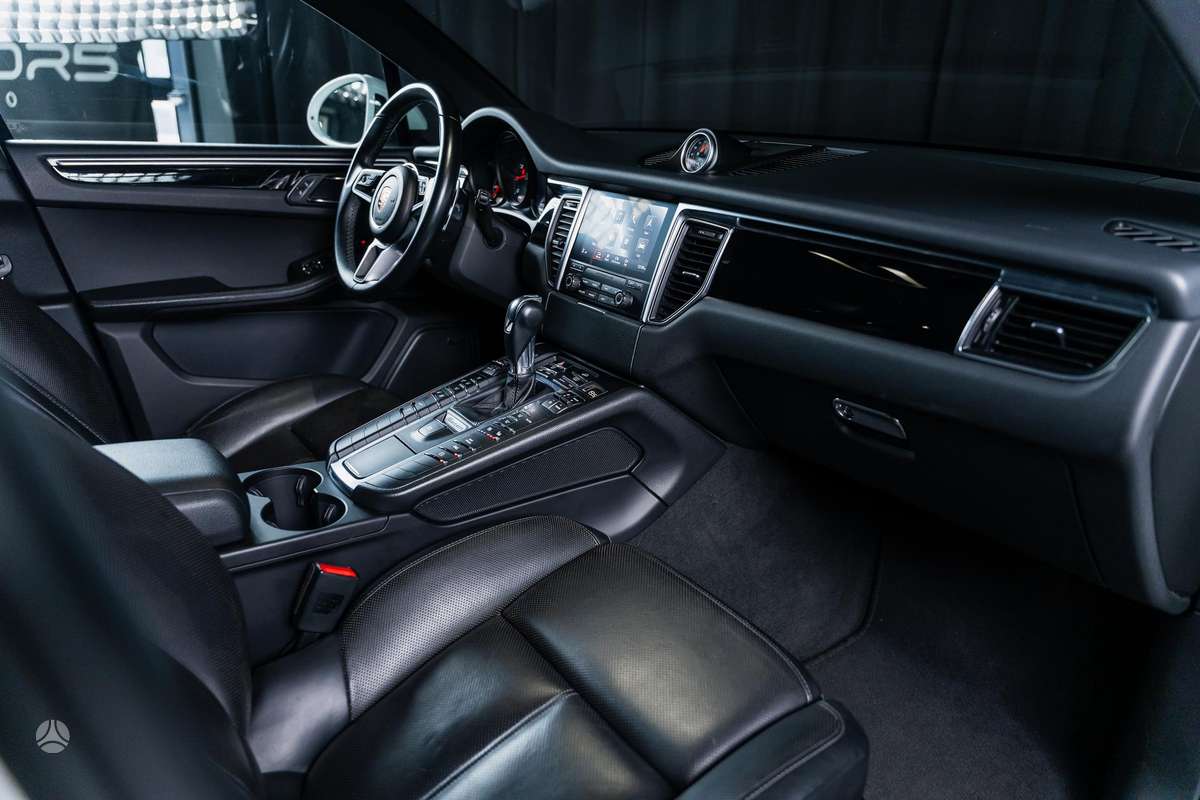 Porsche Macan, 2.0 l., off-road / crossover