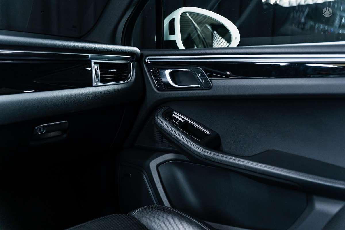 Porsche Macan, 2.0 l., off-road / crossover