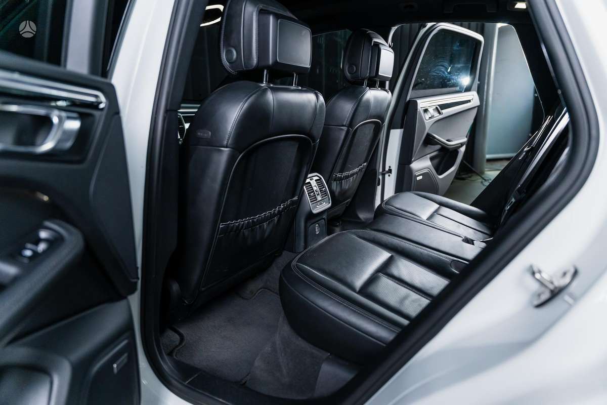 Porsche Macan, 2.0 l., off-road / crossover
