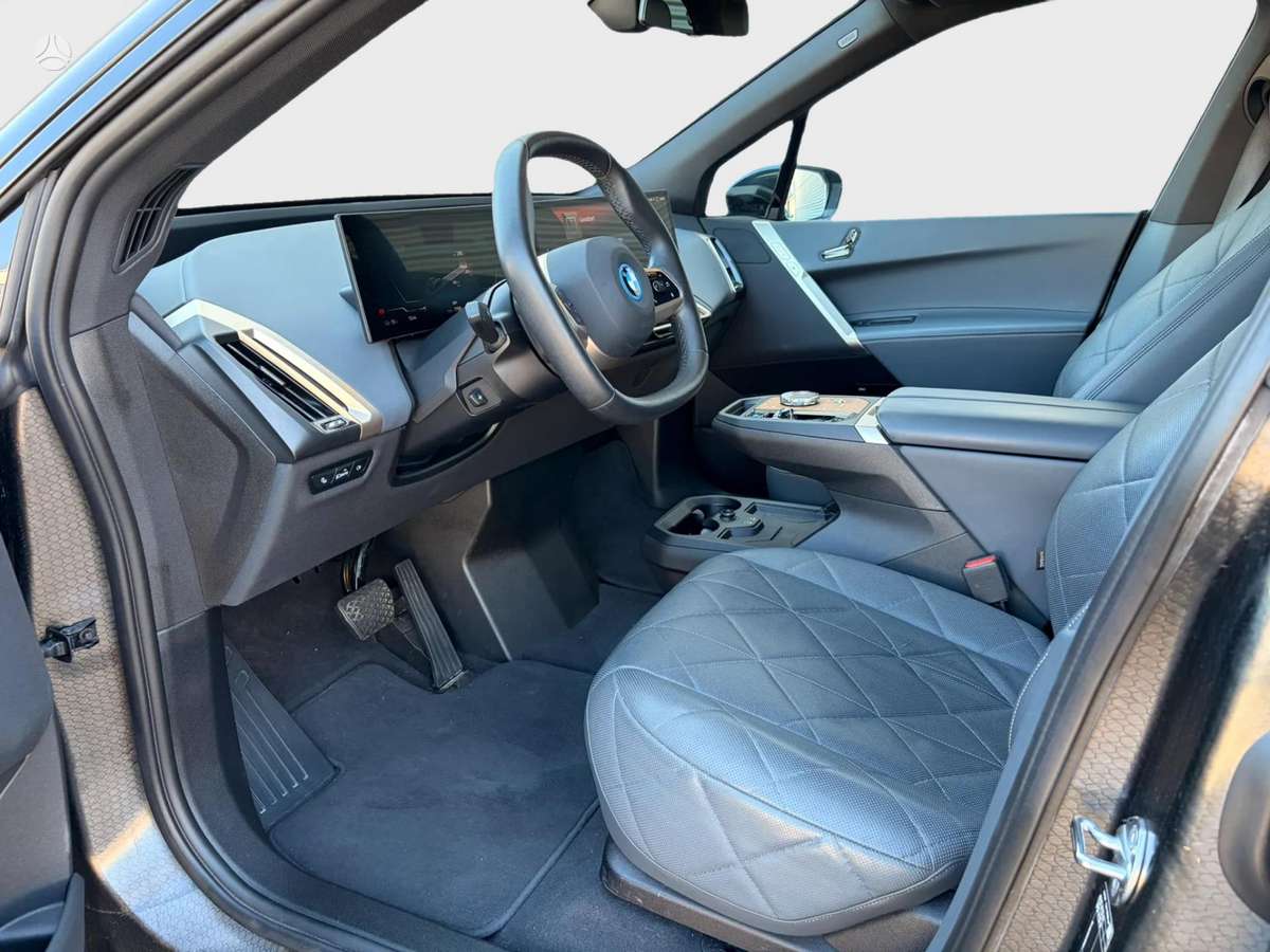 BMW iX, 77 kWh, off-road / crossover
