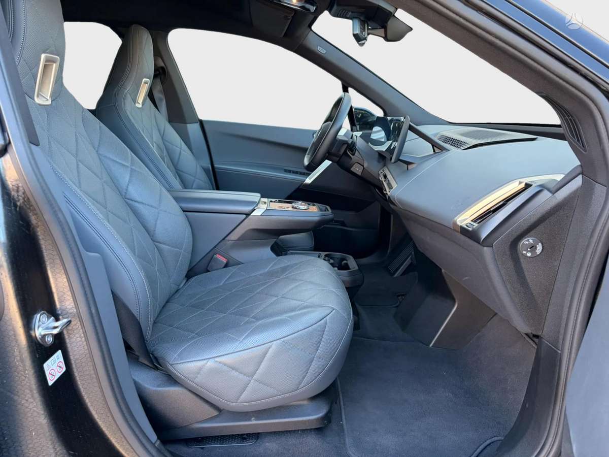 BMW iX, 77 kWh, off-road / crossover