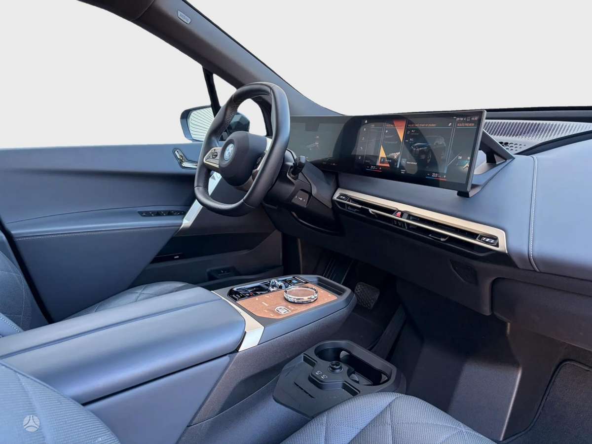 BMW iX, 77 kWh, off-road / crossover