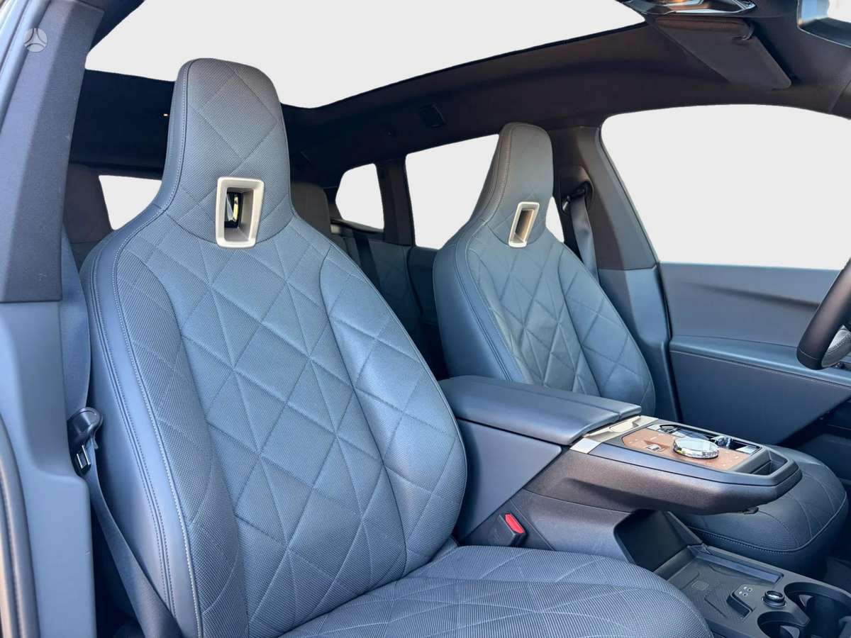 BMW iX, 77 kWh, off-road / crossover