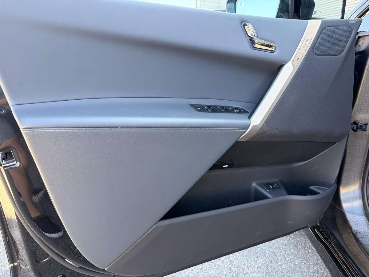 BMW iX, 77 kWh, off-road / crossover