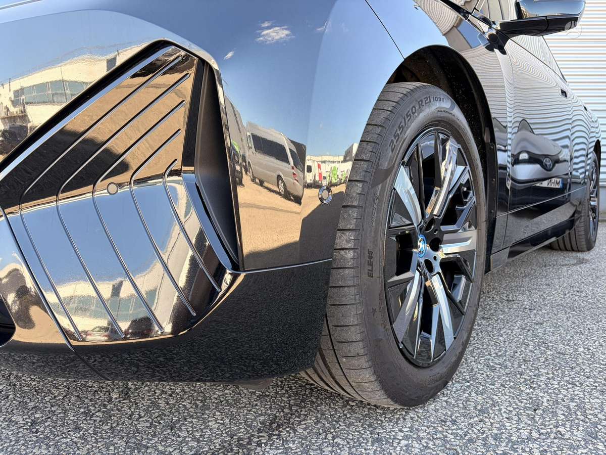 BMW iX, 77 kWh, off-road / crossover