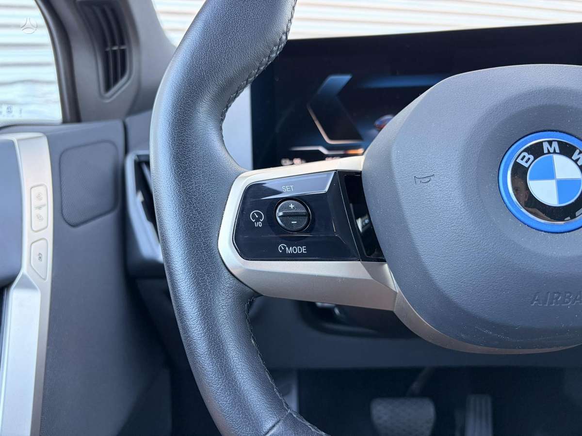 BMW iX, 77 kWh, off-road / crossover