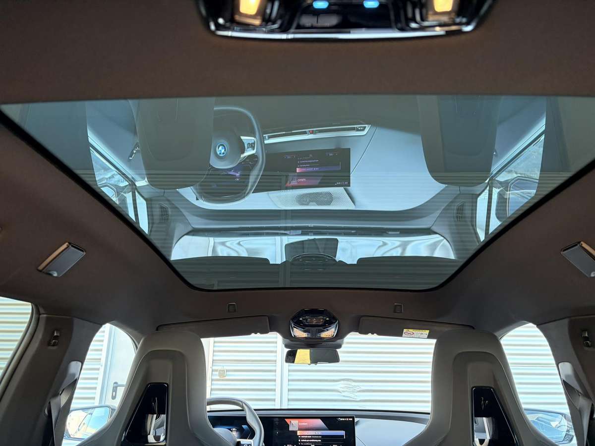 BMW iX, 77 kWh, off-road / crossover