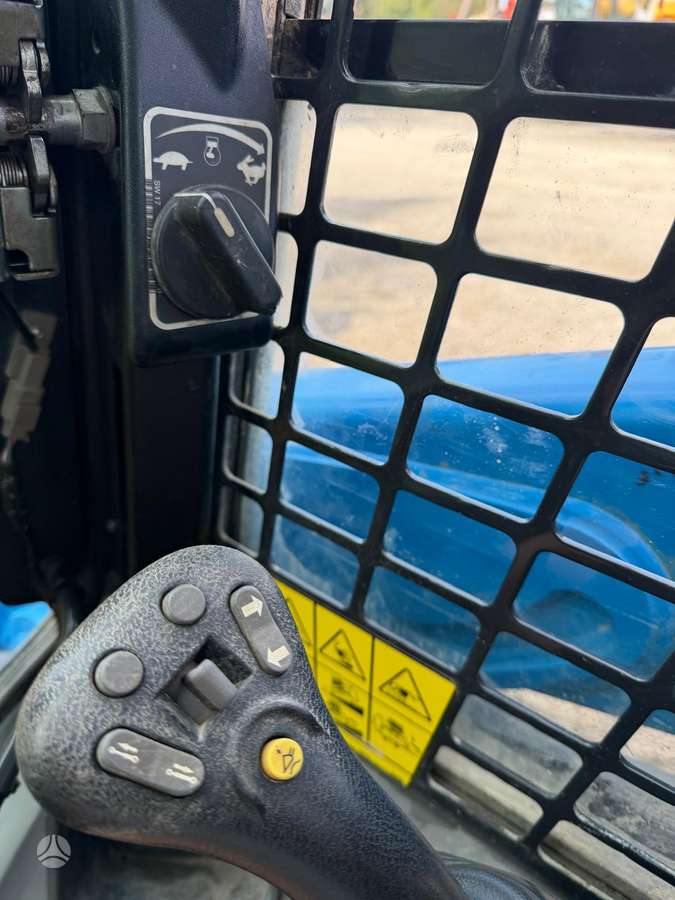 Bobcat T590, mini loaders