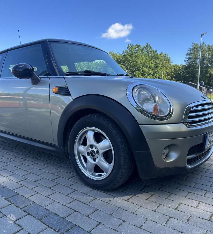 Mini Cooper, 1.6 l., hatchback