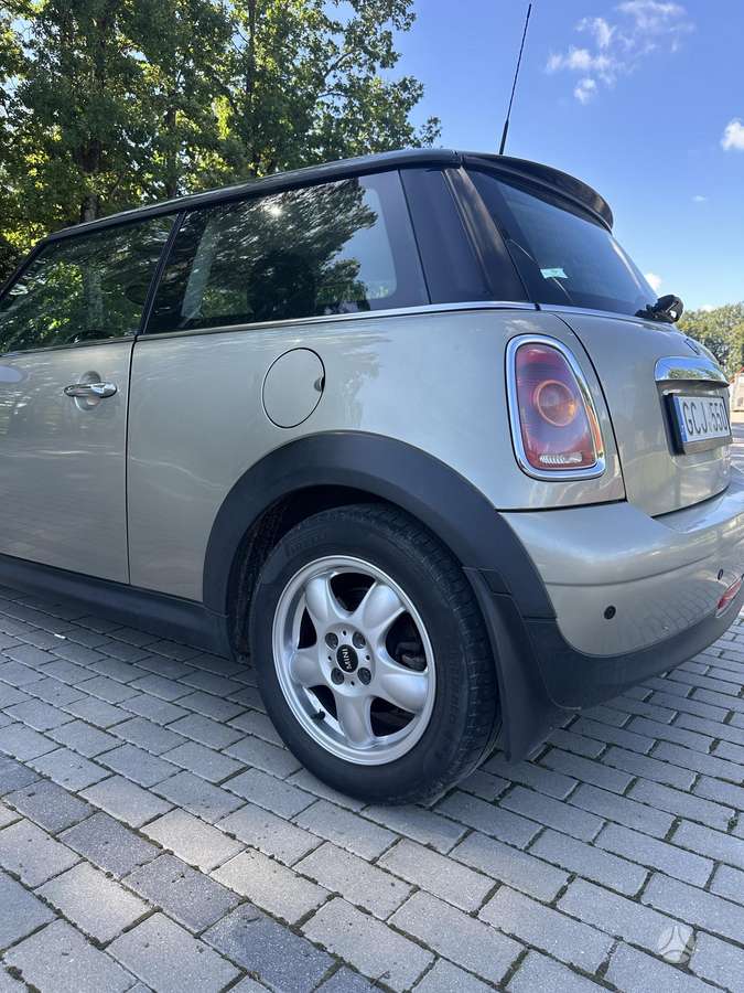 Mini Cooper, 1.6 l., hatchback