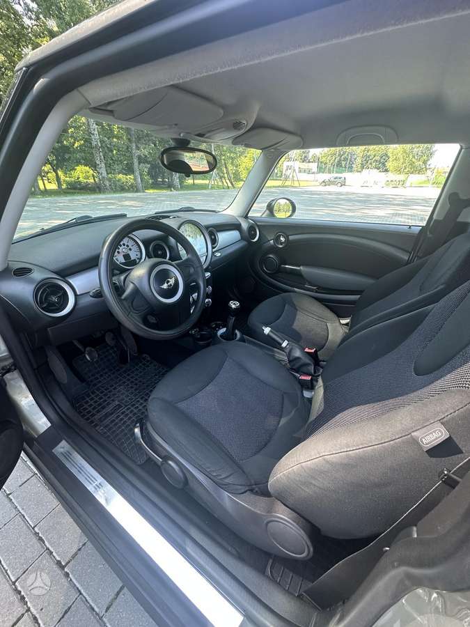Mini Cooper, 1.6 l., hatchback
