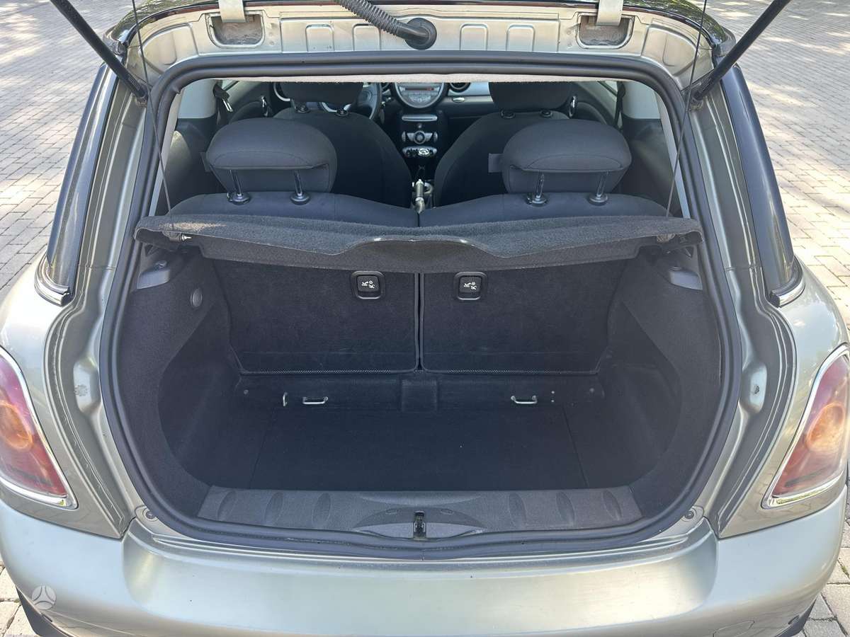 Mini Cooper, 1.6 l., hatchback