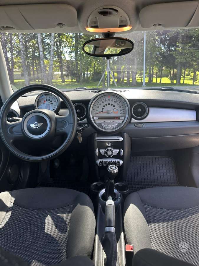 Mini Cooper, 1.6 l., hatchback