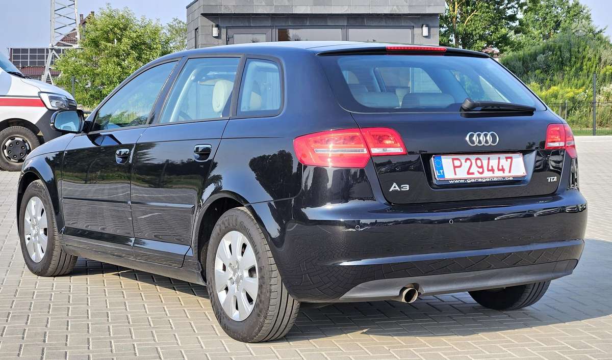 Audi A3, 1.6 l., hatchback