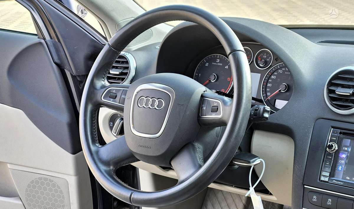 Audi A3, 1.6 l., hatchback