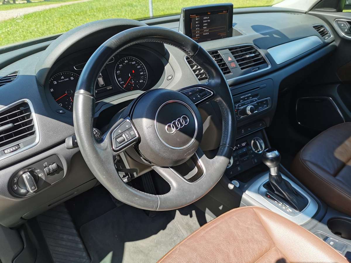 Audi Q3, 2.0 l., off-road / crossover