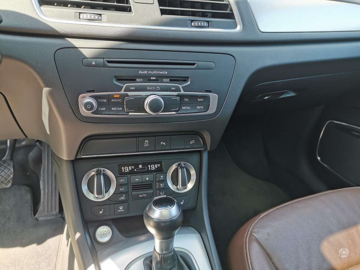 Audi Q3, 2.0 l., off-road / crossover
