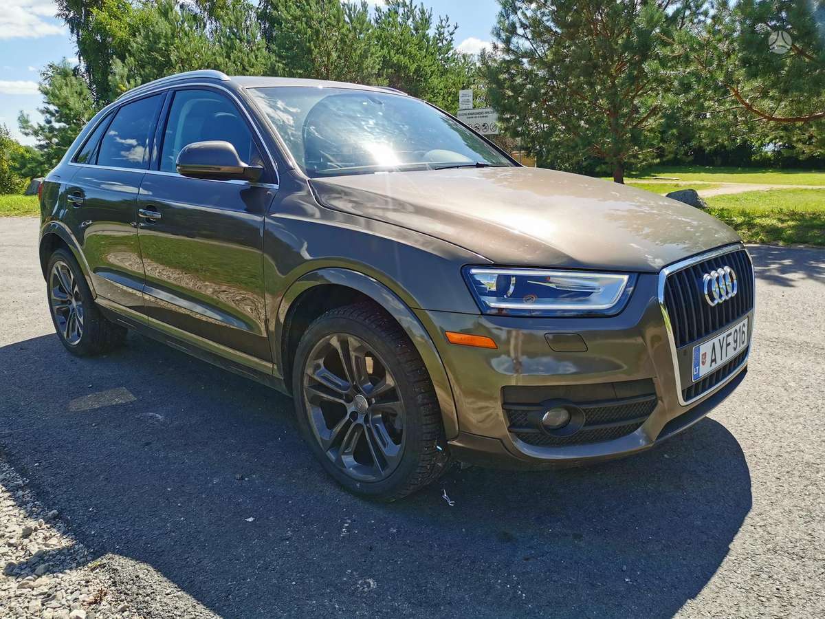 Audi Q3, 2.0 l., off-road / crossover