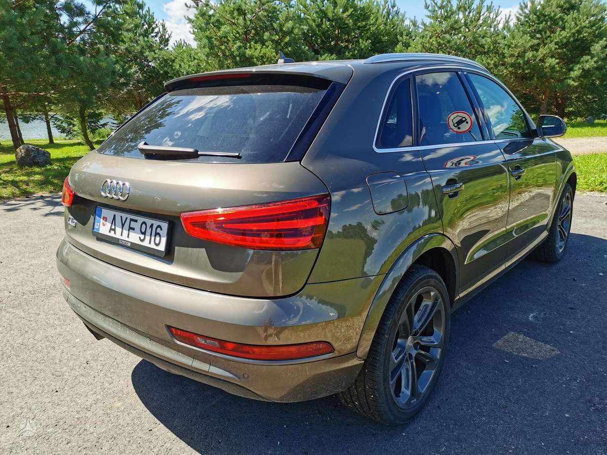 Audi Q3, 2.0 l., off-road / crossover