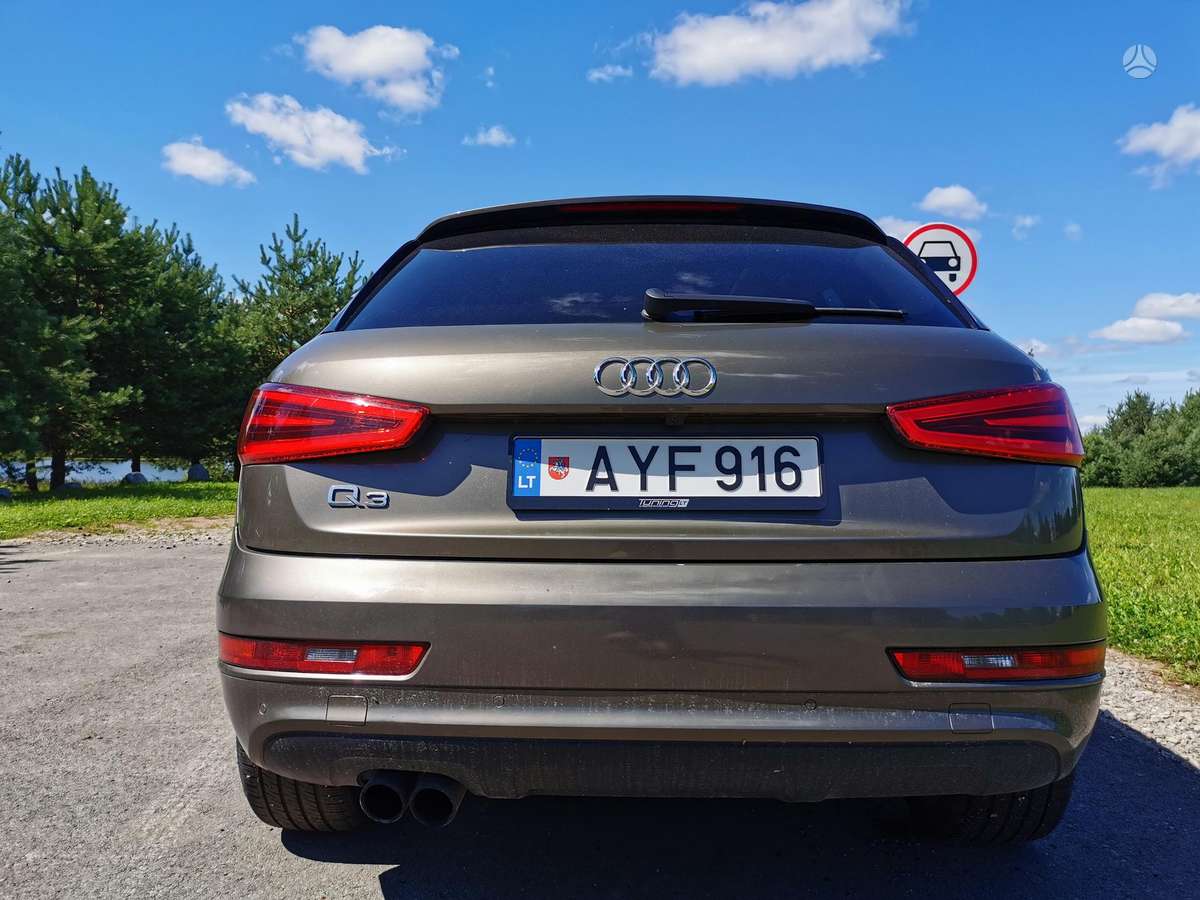Audi Q3, 2.0 l., off-road / crossover