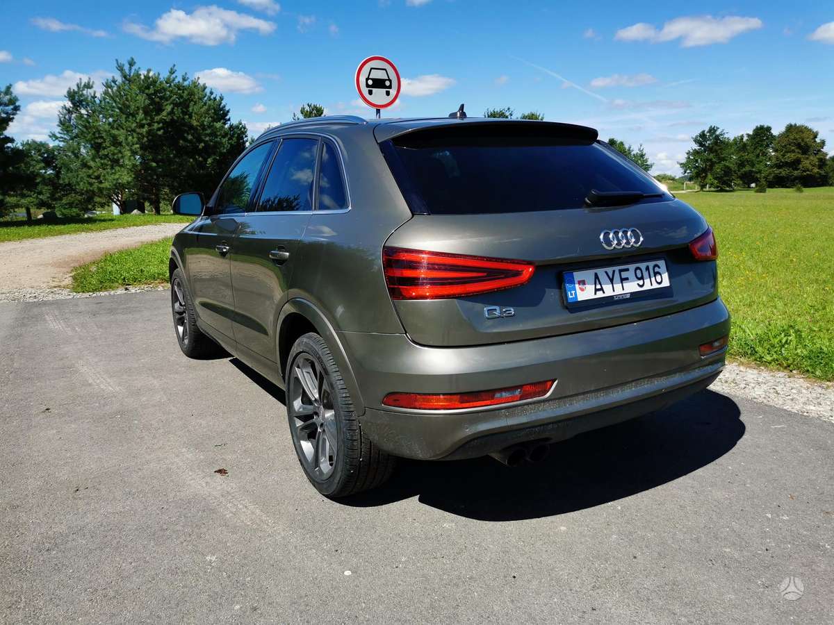 Audi Q3, 2.0 l., off-road / crossover
