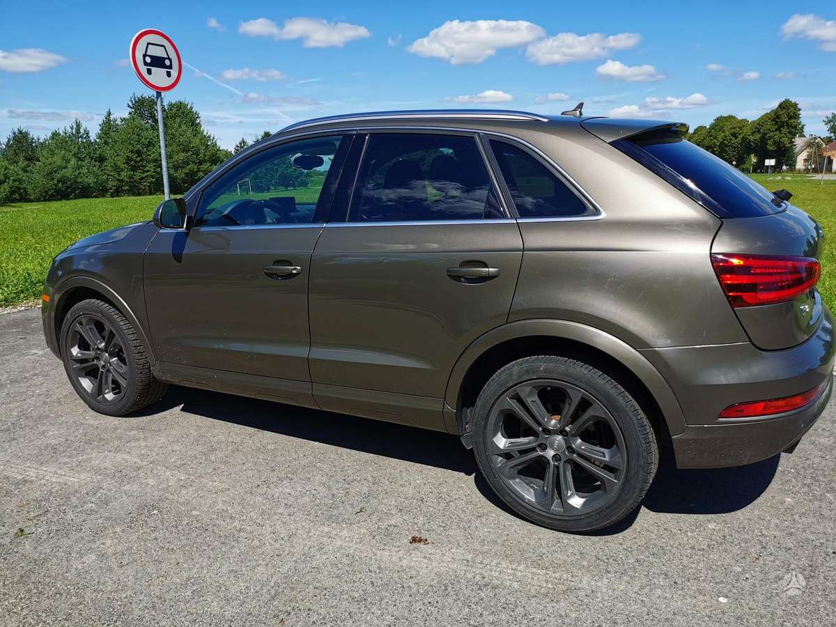 Audi Q3, 2.0 l., off-road / crossover