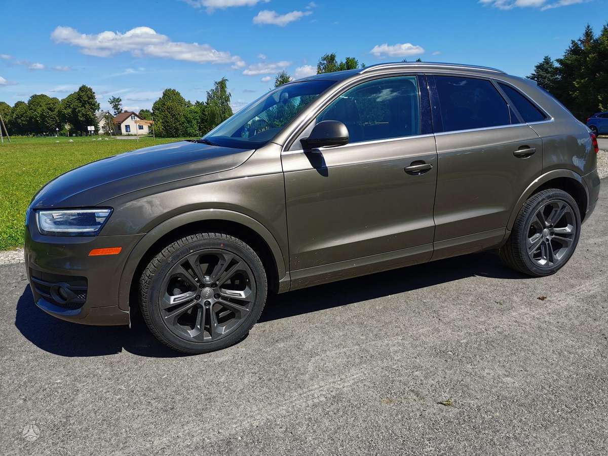 Audi Q3, 2.0 l., off-road / crossover