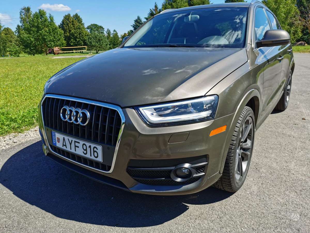 Audi Q3, 2.0 l., off-road / crossover