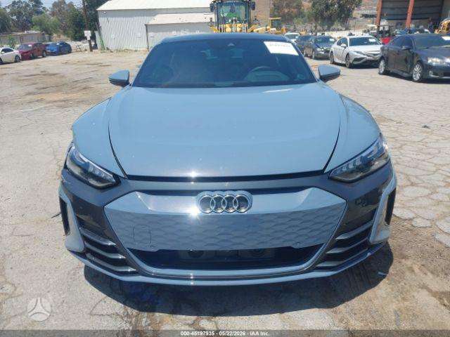 Audi e-tron GT, Седан