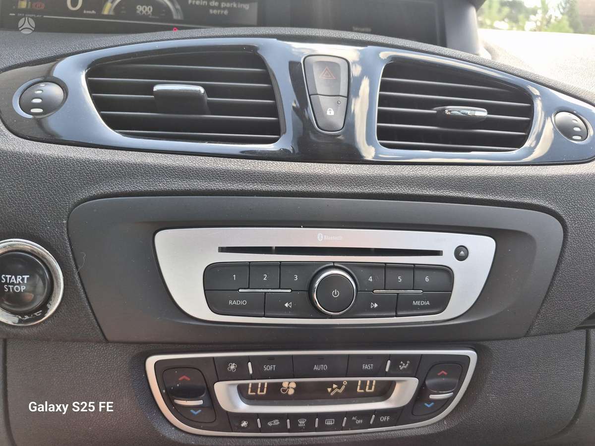 Renault Grand Scenic - 10