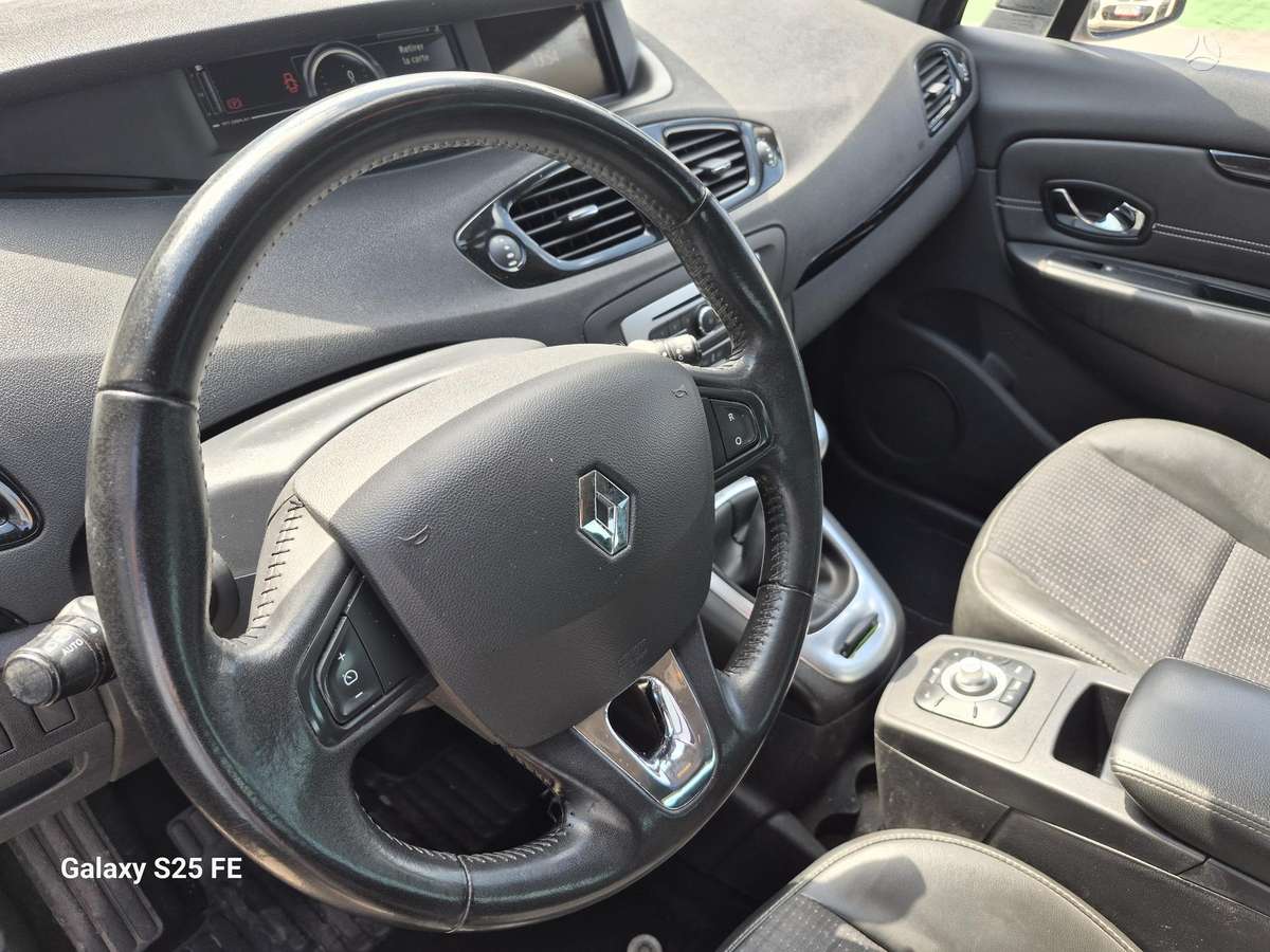 Renault Grand Scenic - 11