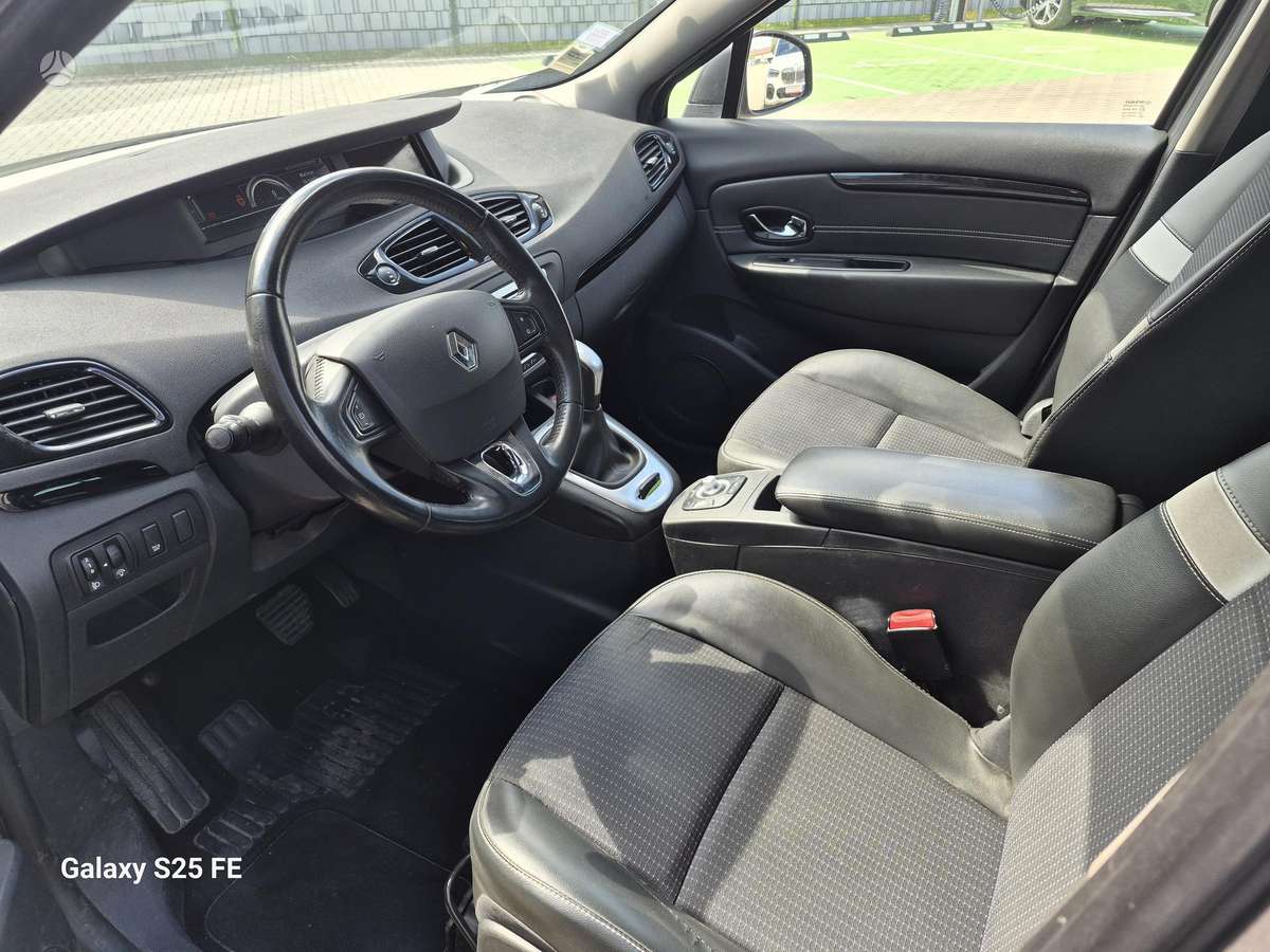 Renault Grand Scenic - 12