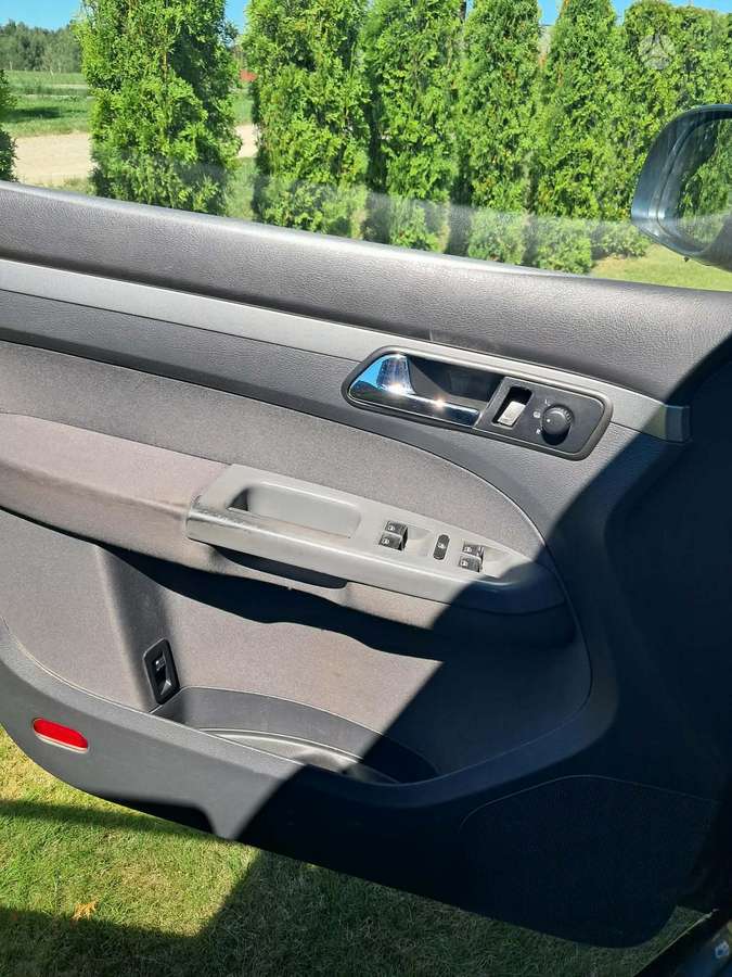Volkswagen Touran - 8