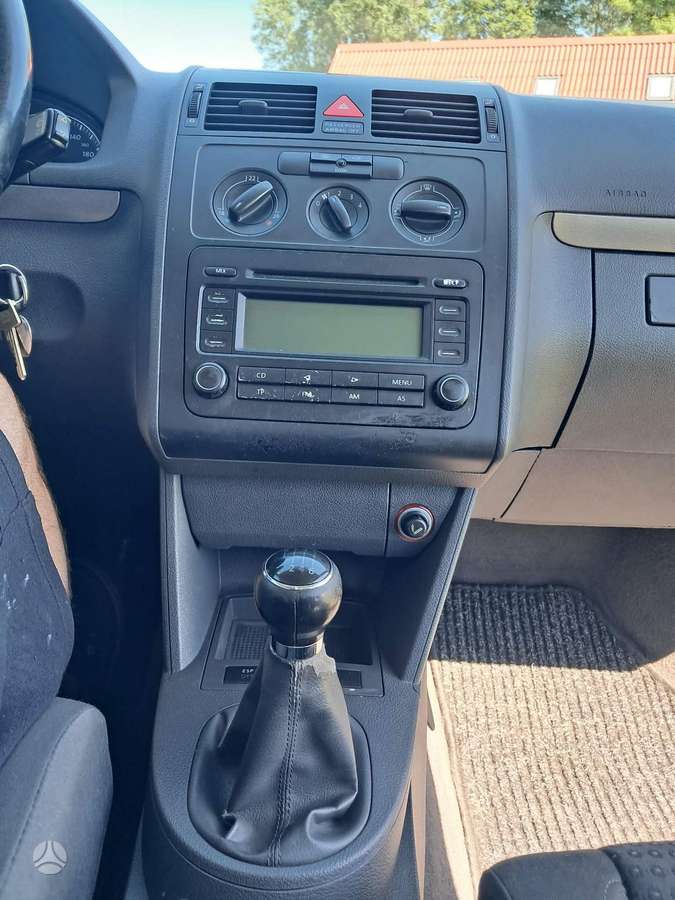 Volkswagen Touran - 11