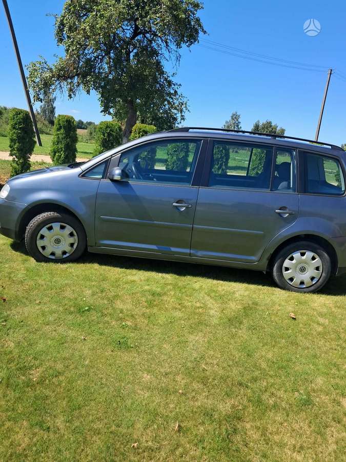 Volkswagen Touran - 4