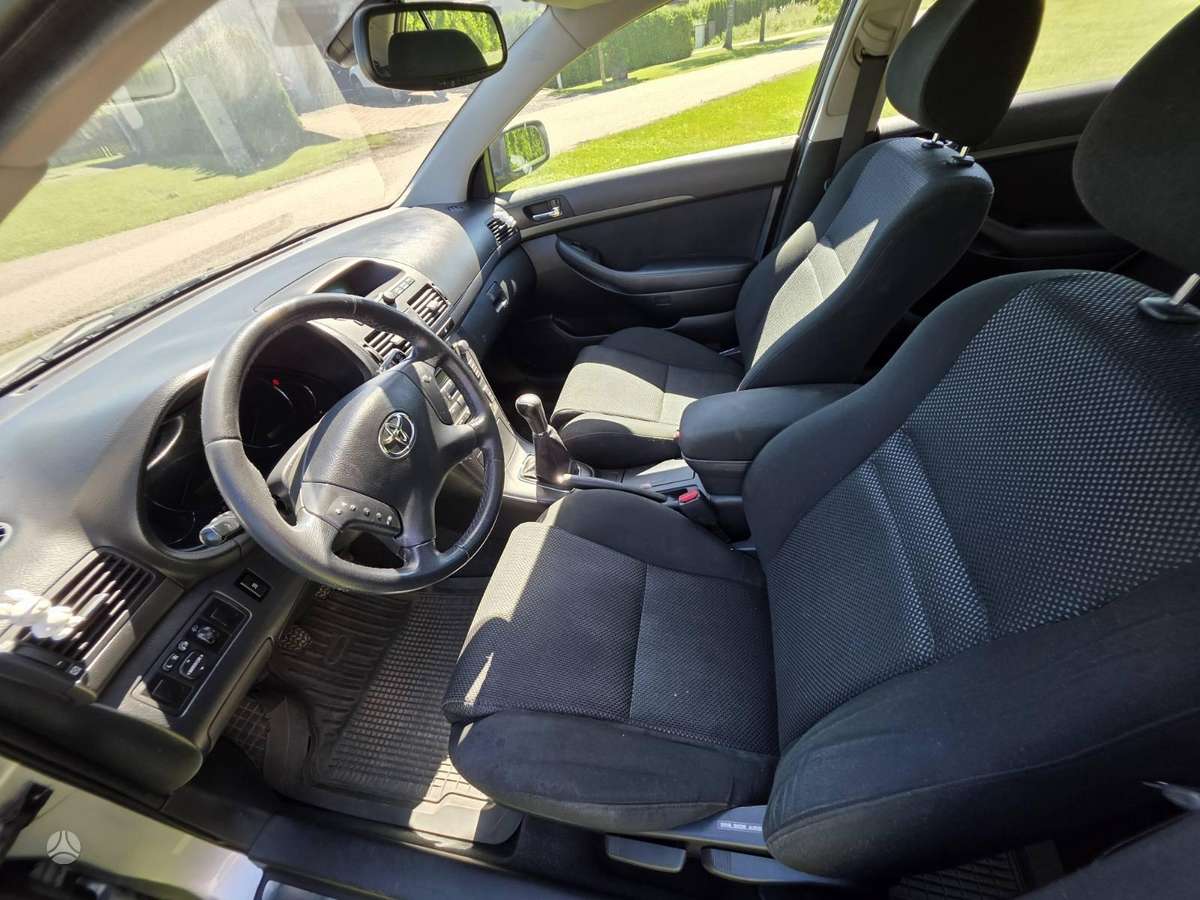 Toyota Avensis - 4
