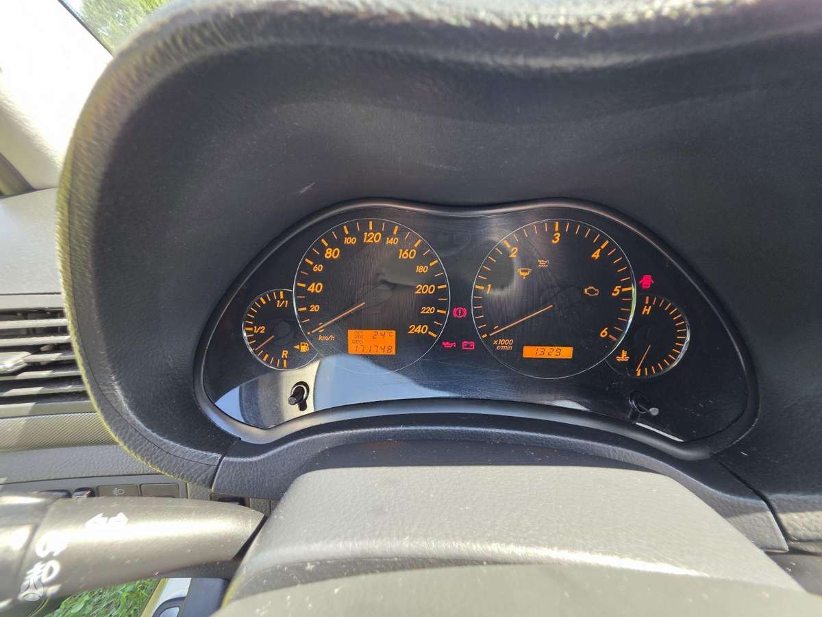 Toyota Avensis - 7