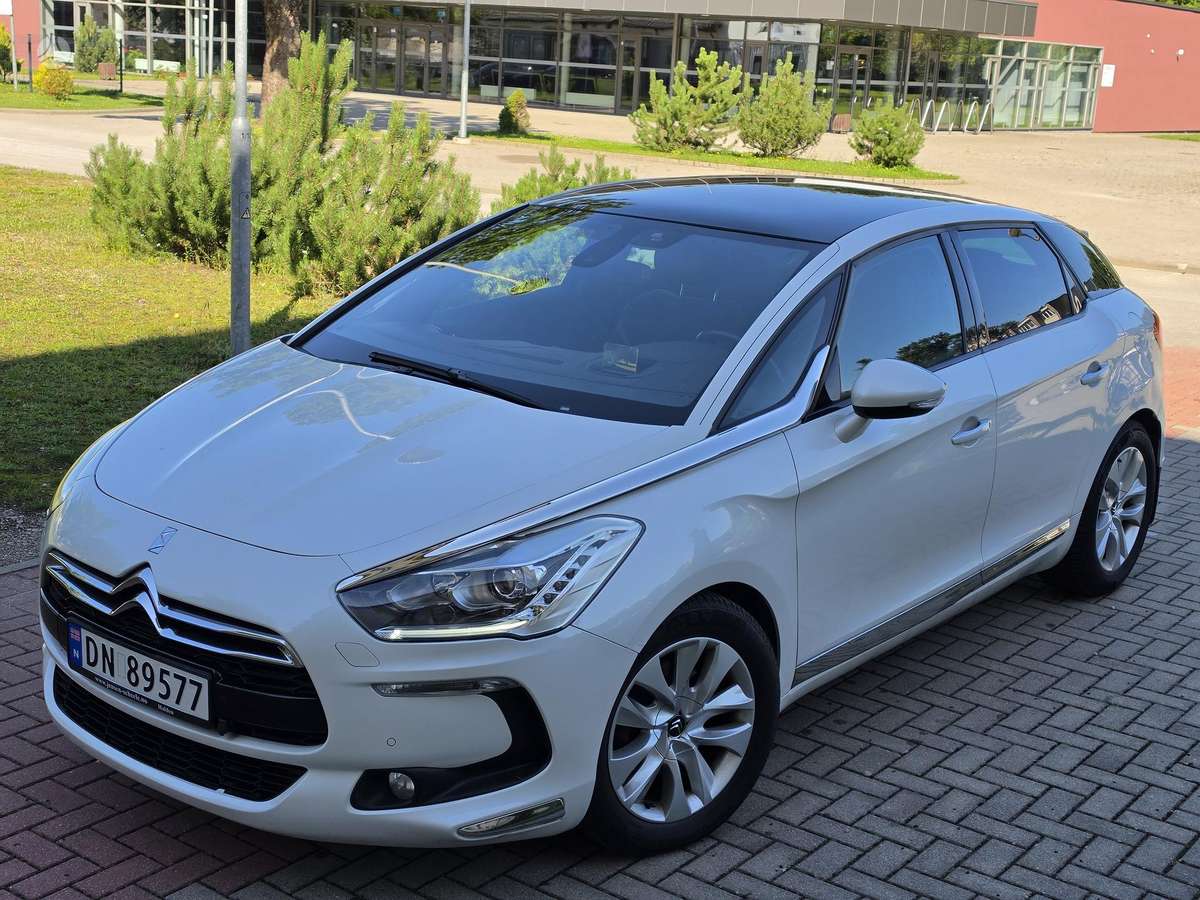 Citroen DS5, 1.6 l., hatchback