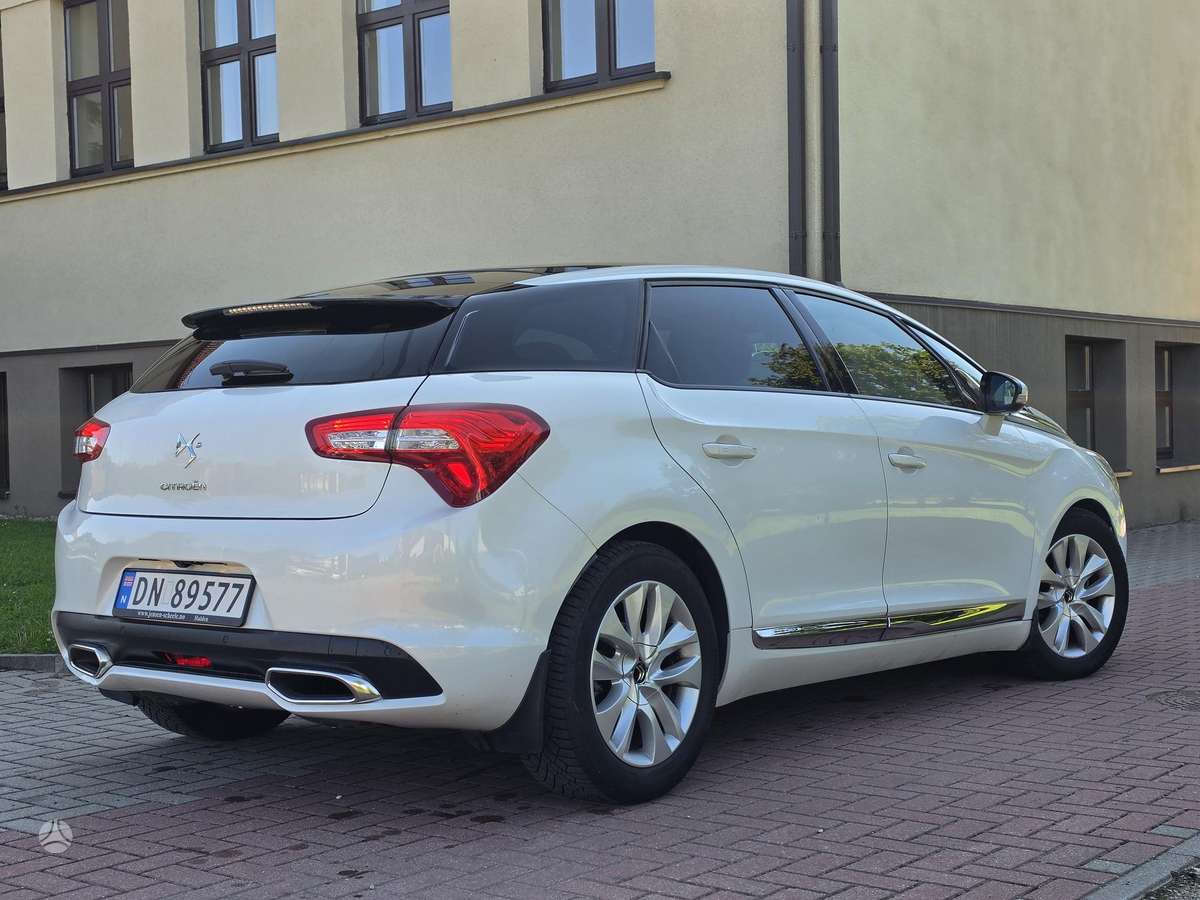 Citroen DS5, 1.6 l., hatchback