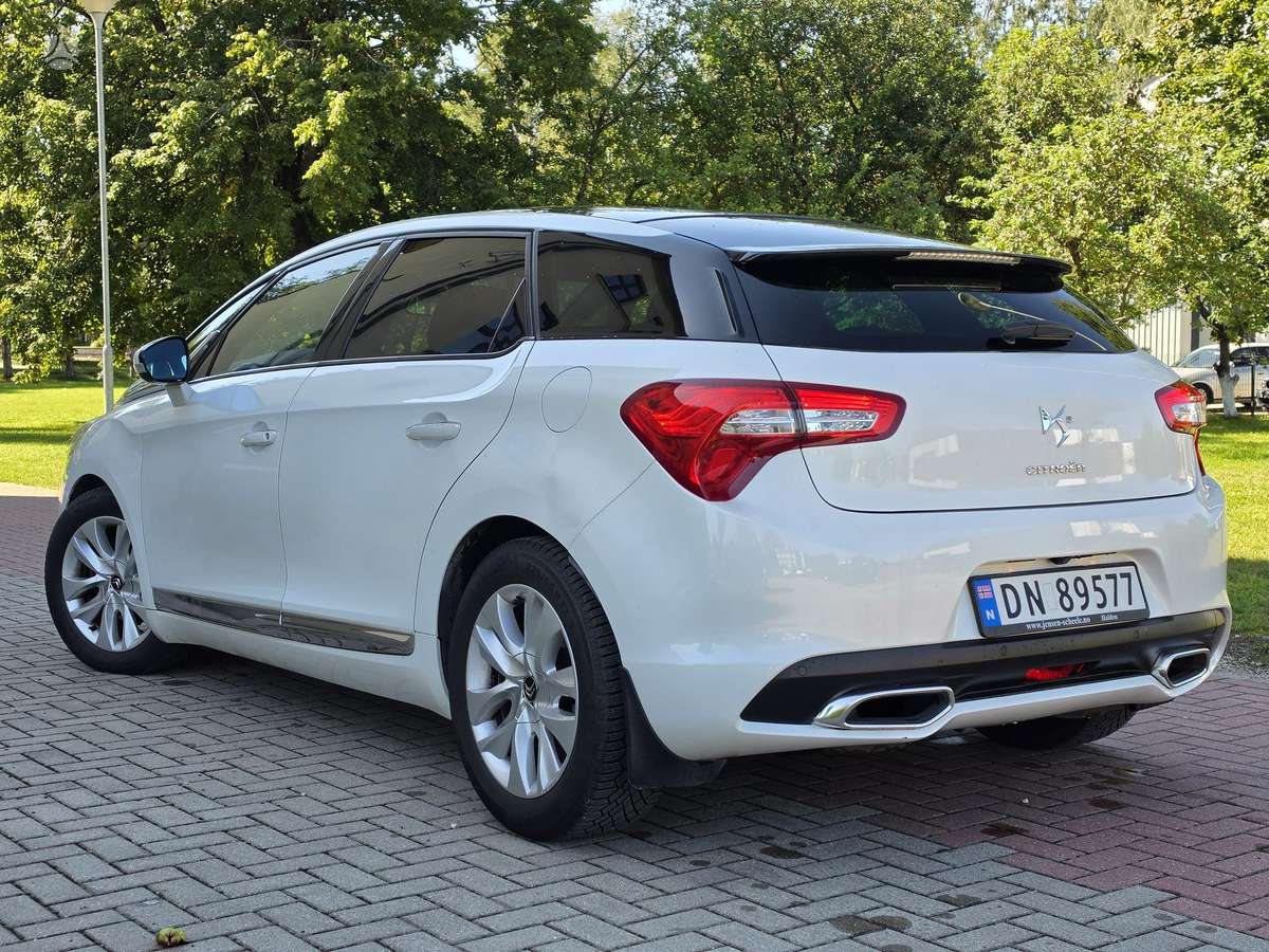 Citroen DS5, 1.6 l., hatchback