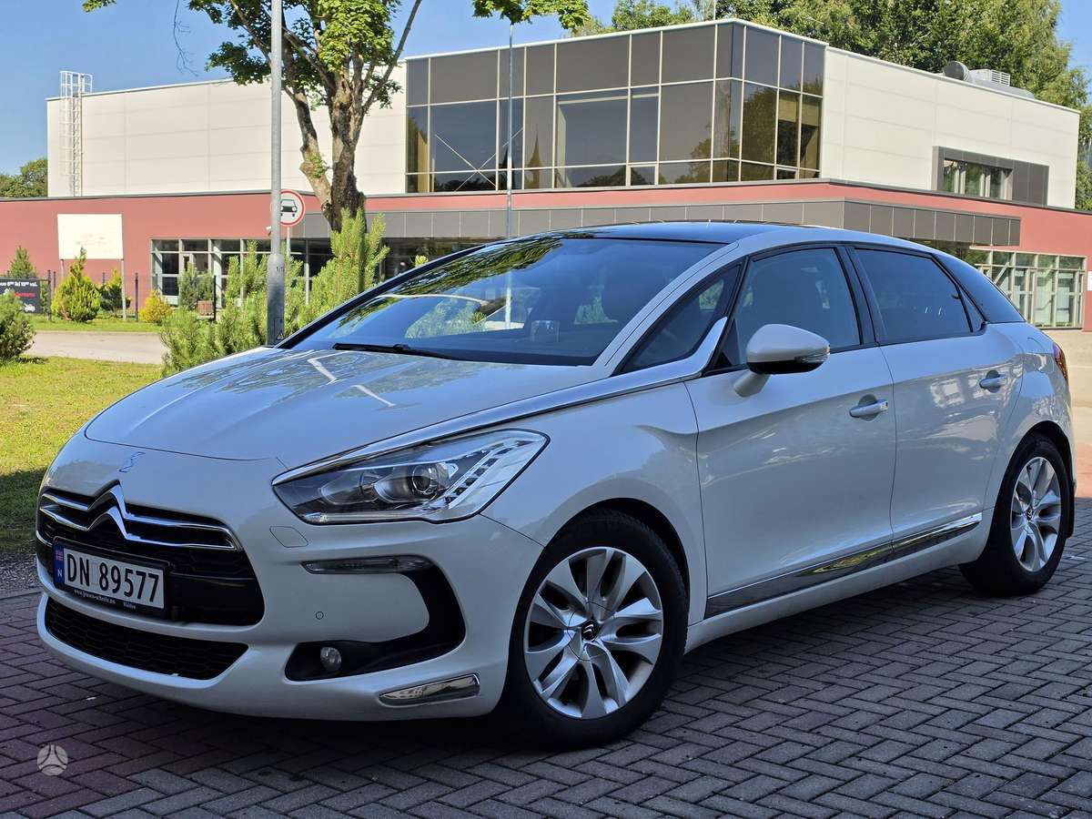 Citroen DS5, 1.6 l., hatchback